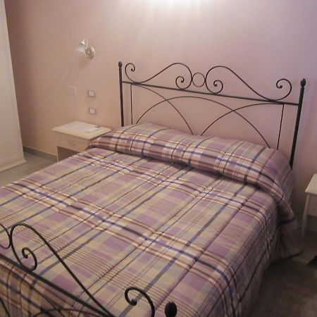 לינה וארוחת בוקר צ'זנה Agriturismo Perugini מראה חיצוני תמונה