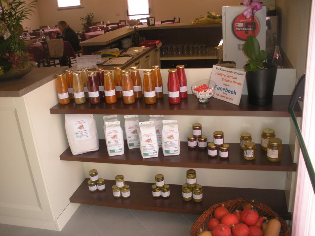 לינה וארוחת בוקר צ'זנה Agriturismo Perugini מראה חיצוני תמונה