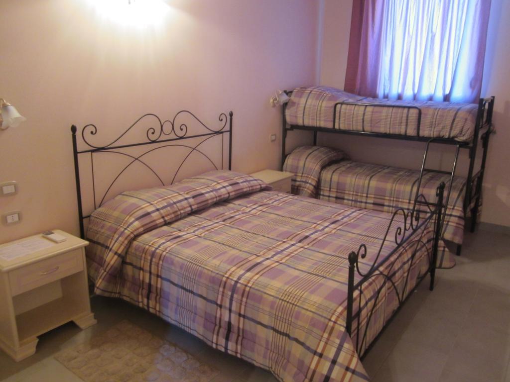 לינה וארוחת בוקר צ'זנה Agriturismo Perugini חדר תמונה